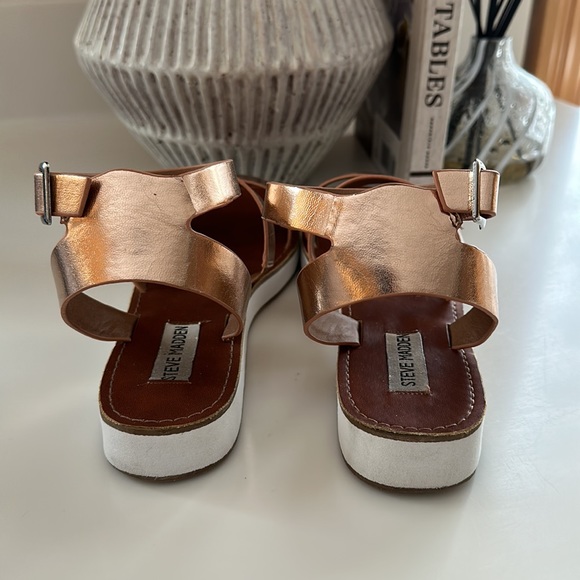 Steve Madden Marky Wedge Sandal •• Rose Gold Metallic - Picture 5 of 8